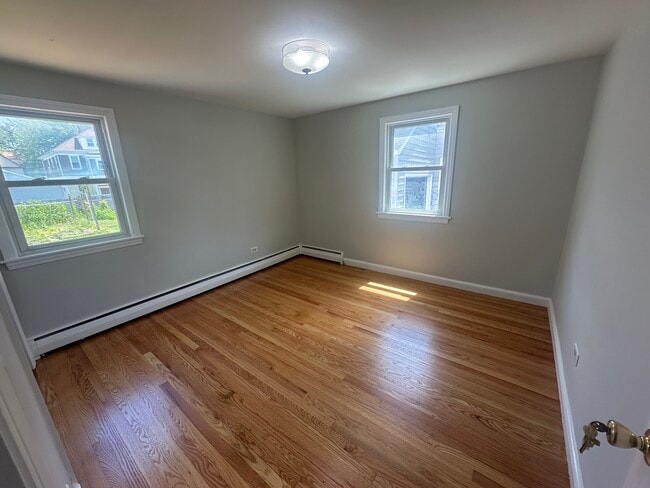 Building Photo - 15 Craigie St