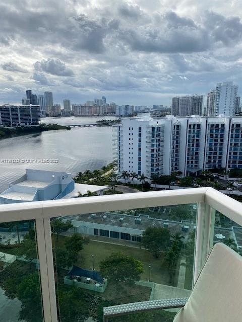 Foto del edificio - 3332 NE 190th St
