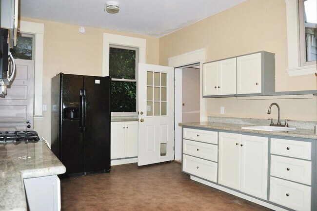 Foto del edificio - CLICK "REQUEST A TOUR" NOW!