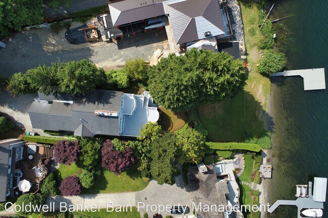 Building Photo - 3402 W Lake Sammamish Pky NE