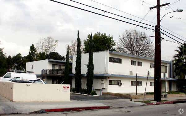 Primary Photo - 1013-1025 E Hellman Ave