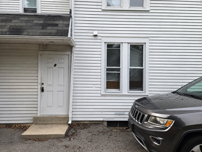 Building Photo - 16A Manor Ave