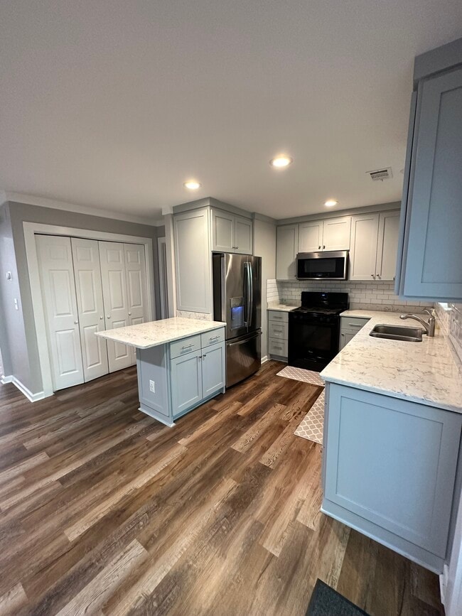 Building Photo - 2953 Lexington Trace Dr SE