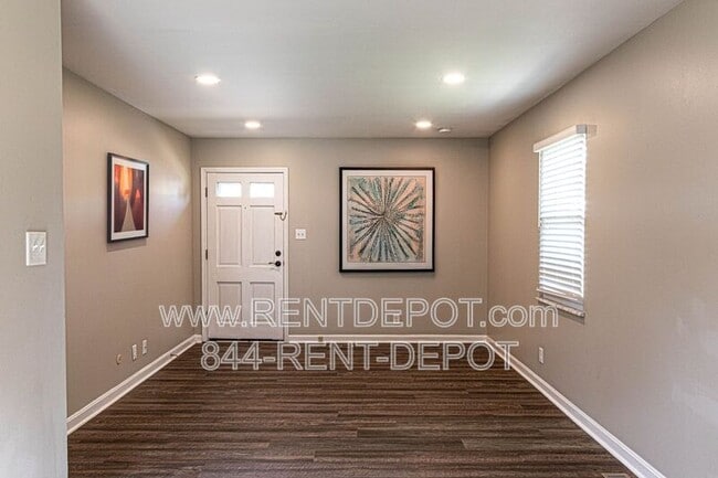 Building Photo - 2806 Ridgewood Dr