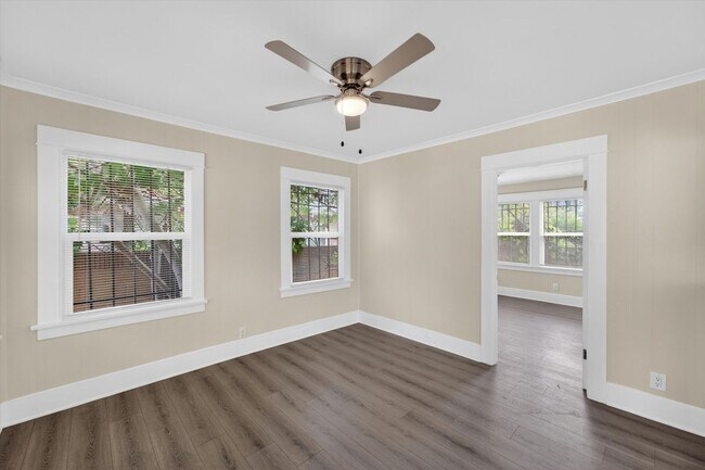 Foto del edificio - 5008 1/2 South Wilton Place