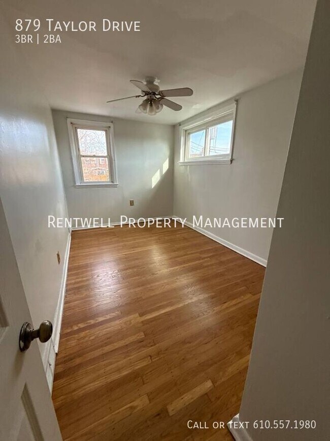 Foto del edificio - 879 Taylor Dr