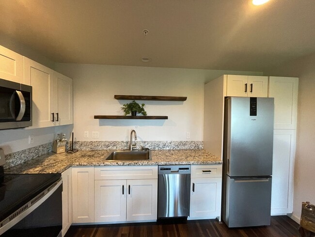 Building Photo - Pailolo Place Furnished One Bedroom