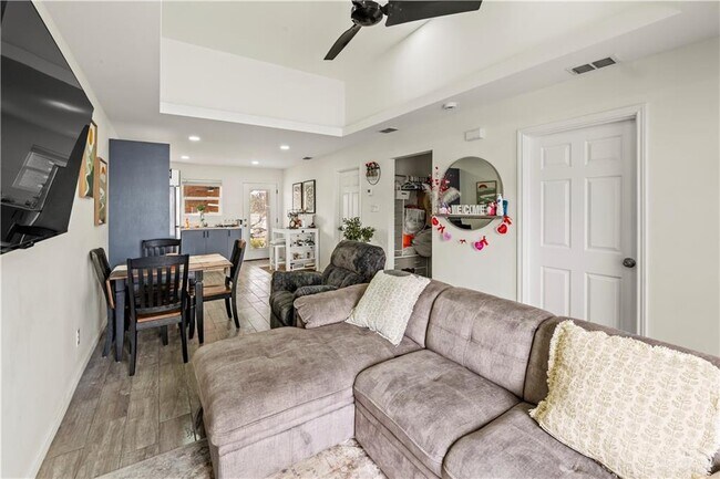 Foto del edificio - 17 B W St