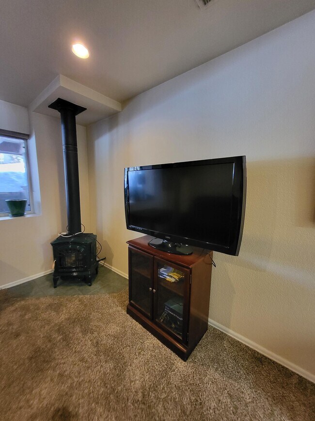 Building Photo - 641 A Gold Dust Dr