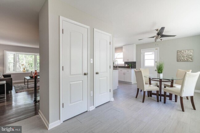 Building Photo - 6406 Seta Dr