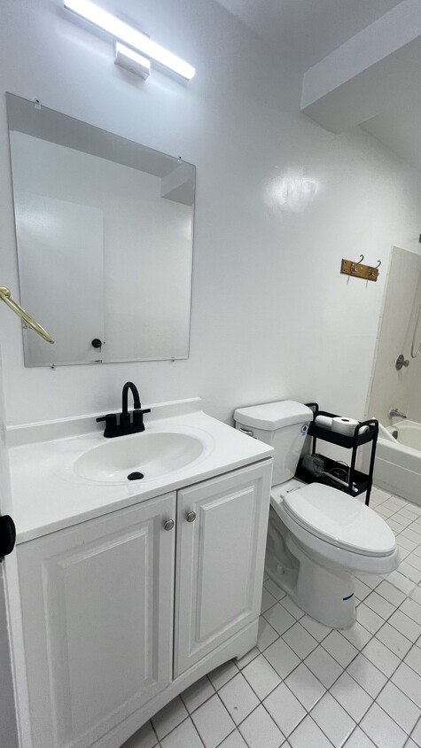 Building Photo - 3470 Plumtree Dr