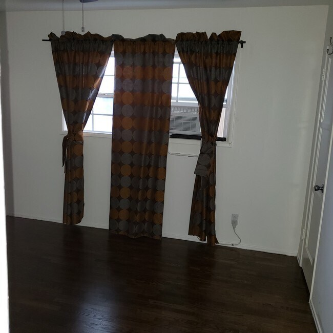 Living Room - 3760 W 135th St