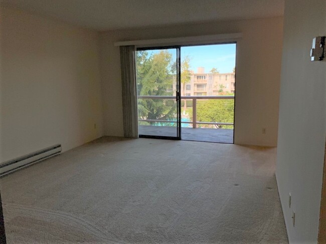 Foto del edificio - Two Bedroom Condo Available in Emeryville ...