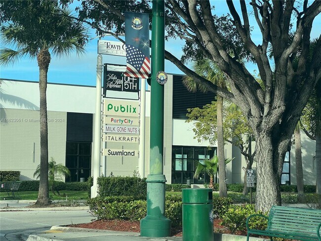Building Photo - 20400 W Country Club Dr