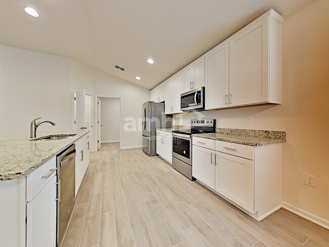Foto del edificio - 44 Hickory Ridge Rd