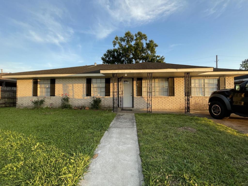 Primary Photo - 3057 Sorbonne Dr
