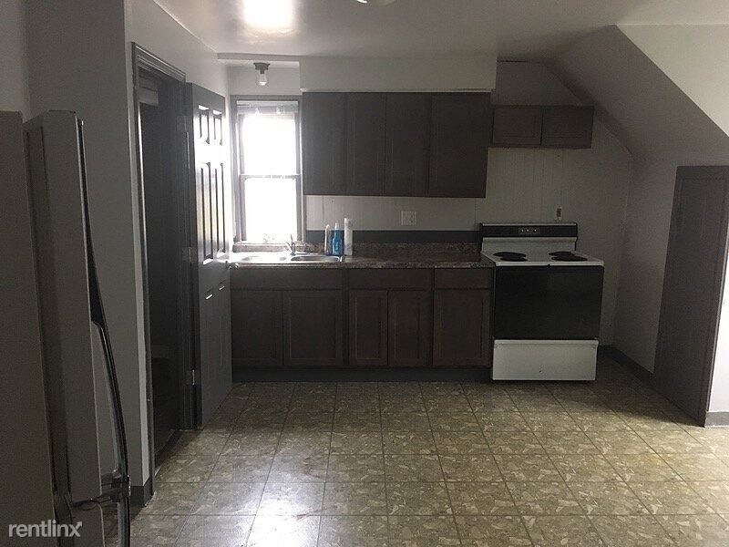 Primary Photo - 1 br, 1 bath Apartment - 639 Forest Street 2