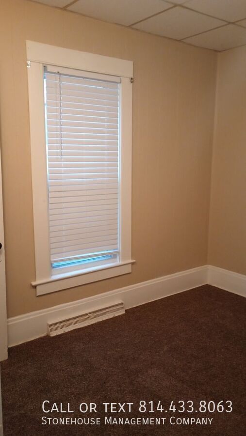 Foto del edificio - 1409 E 7th St