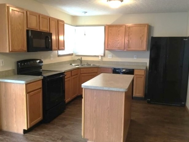 Building Photo - 6803 Brookstone Dr