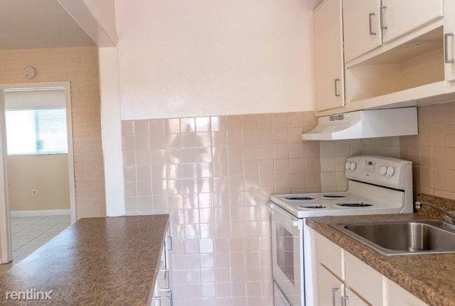 Building Photo - 1 br, 1 bath  - 7211 Venetian St
