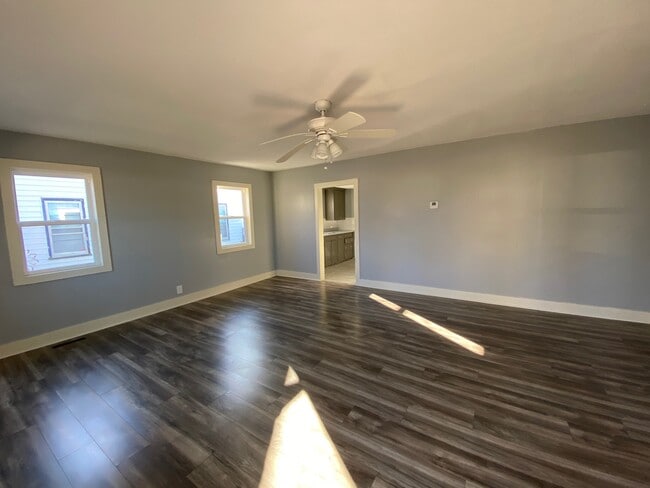 Building Photo - 1134 S Haden St