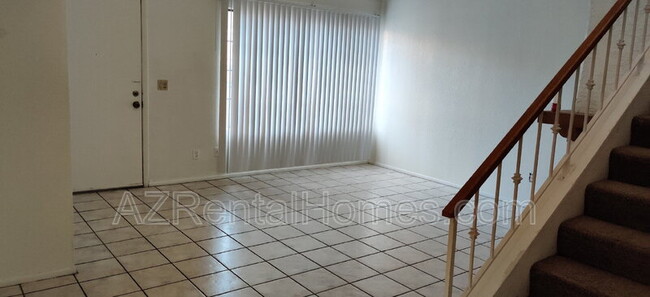 Foto del edificio - 819 N College Ave