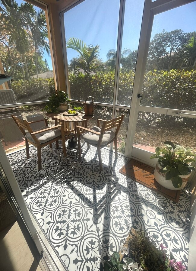 Building Photo - 441 SE 10th St