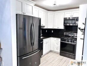Building Photo - 532 Cricket Ln