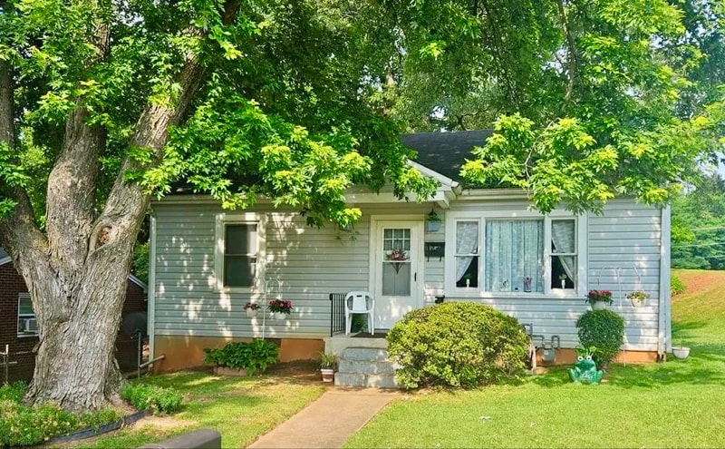 Primary Photo - 1555 Myrtle Ave