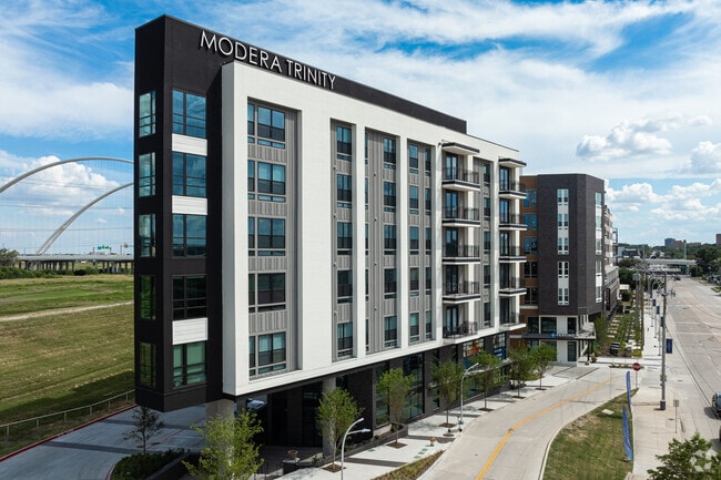 Building Photo - Modera Trinity