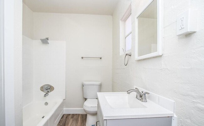 Foto del edificio - MOVE IN SPECIALS,  INTERESTED? Located in the historic downtown district.