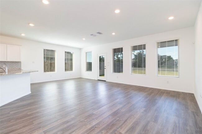 Building Photo - 9411 Clearwater Bluff Ln