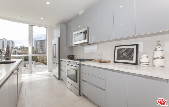 Foto del edificio - 1125 N Kings Rd