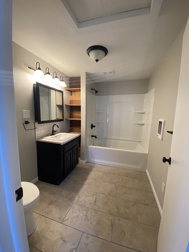 Foto del edificio - 2326 Central Ave