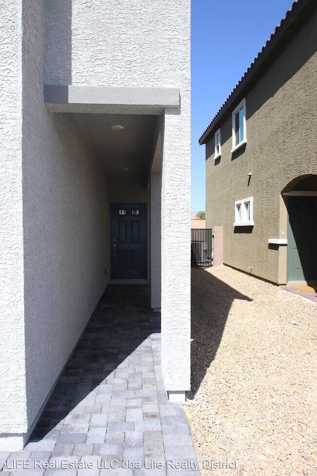 Building Photo - 4 br, 3 bath House - 8255 Selenite St.