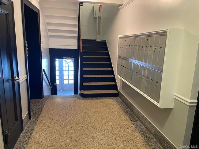 Building Photo - 192 Garth Rd