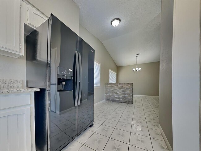 Foto del edificio - 23426 Canyon Lake Dr