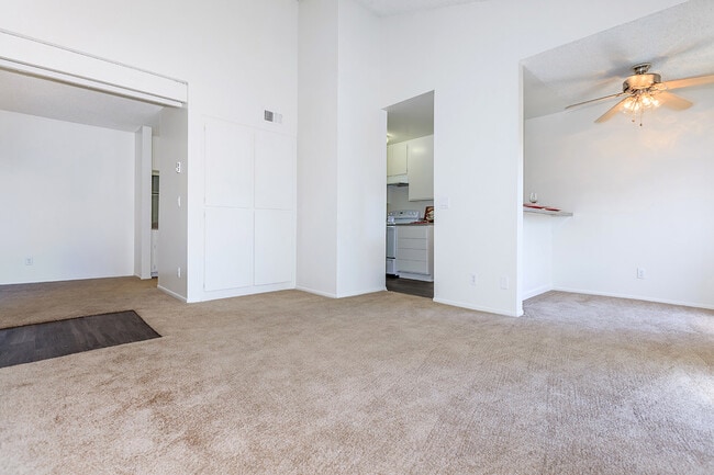 Foto del edificio - Canyon Village Apartment Homes