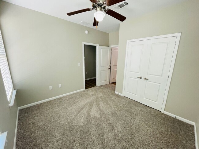 Foto del edificio - 4BD/4.5BA in ROWANDALE!