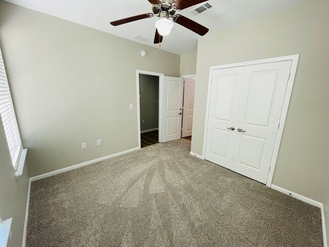 Foto del edificio - 4BD/4.5BA in ROWANDALE! SHORT TERM RENTAL ONLY.