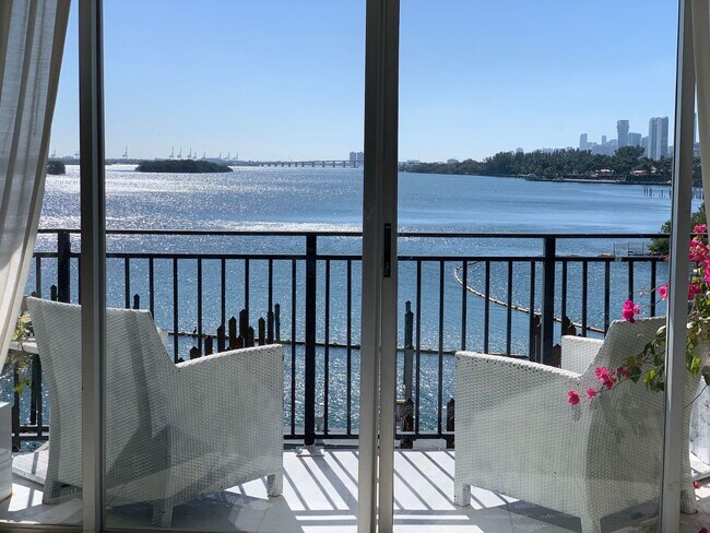 Foto del edificio - 770 NE 69th St