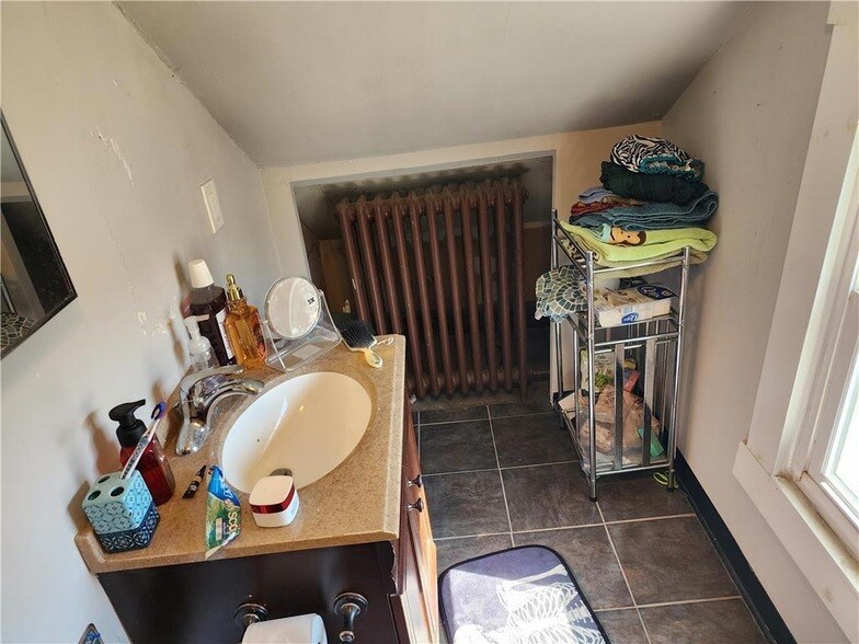 Building Photo - 633 W Berwick Street Unit 3