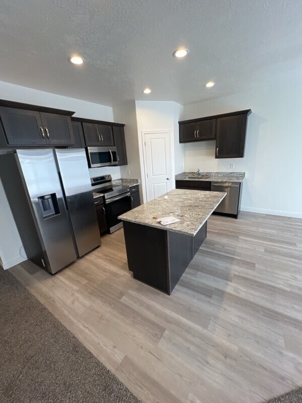 Foto del edificio - 250 1200 S