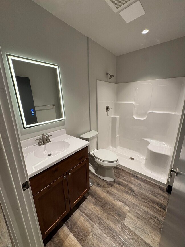 Foto del edificio - 826 W 8th St