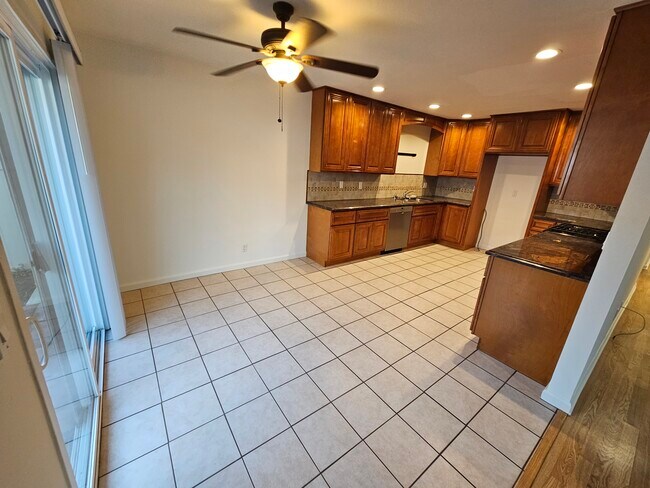 Foto del edificio - 7632 Amazon Dr