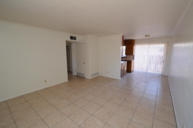 Building Photo - 4333 E Bellevue St