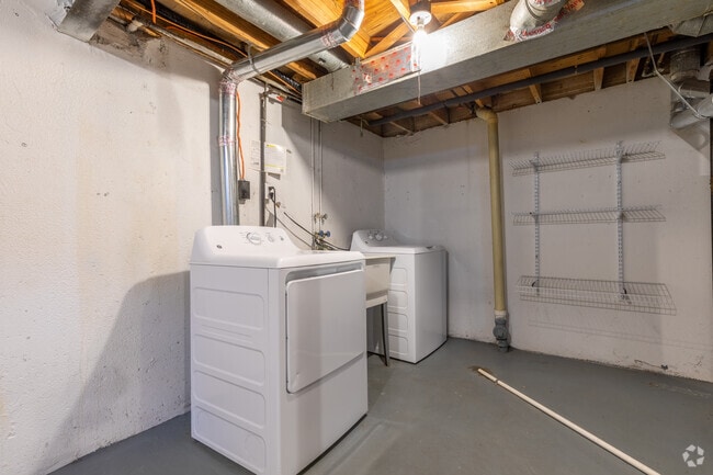 2BR, 1.5BA - 950SF, In-Unit Laundry - Foxcroft Townhomes