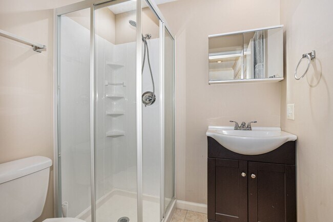 Foto del edificio - 224 Crescent Dr