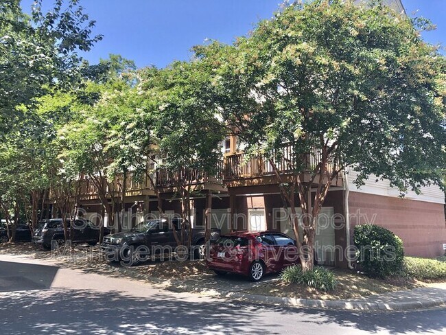 Foto del edificio - 127 S Sycamore St