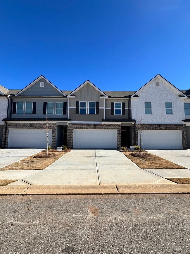 Building Photo - 4671 Fullerton Dr